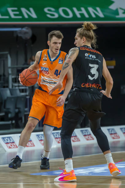 管理层在重 管理层在重