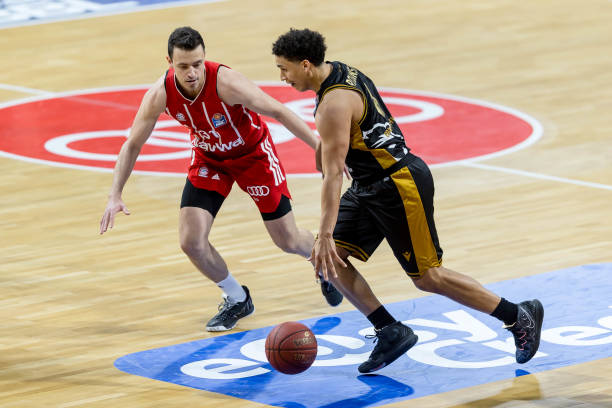 她凭借顽强 她凭借顽强